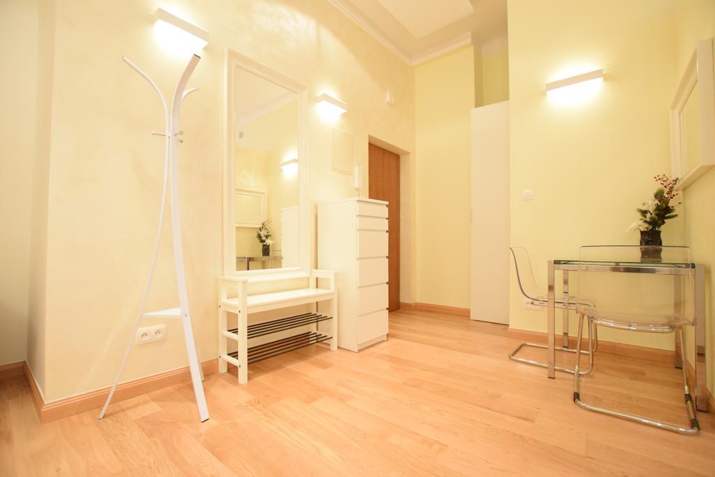Elegant Apartment Foksal *
